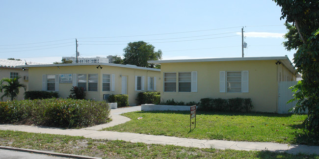 Lighthouse Apartments in Hollywood, FL - Building Photo - Building Photo