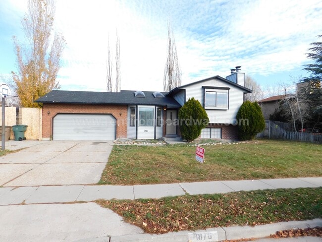 1876 W Morton Dr in Salt Lake City, UT - Building Photo - Building Photo