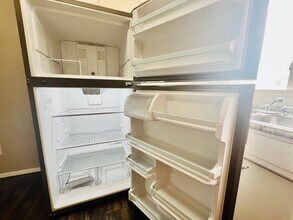 215 Miriam Dr, Unit B in Waterloo, IA - Building Photo - Building Photo