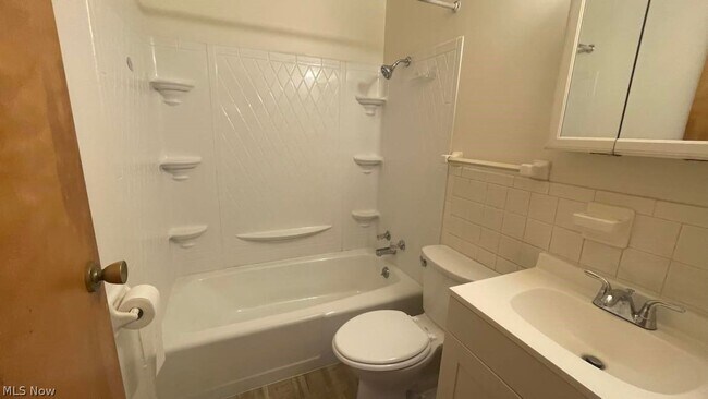 401 Colonial Dr, Unit 11 in Steubenville, OH - Building Photo - Building Photo