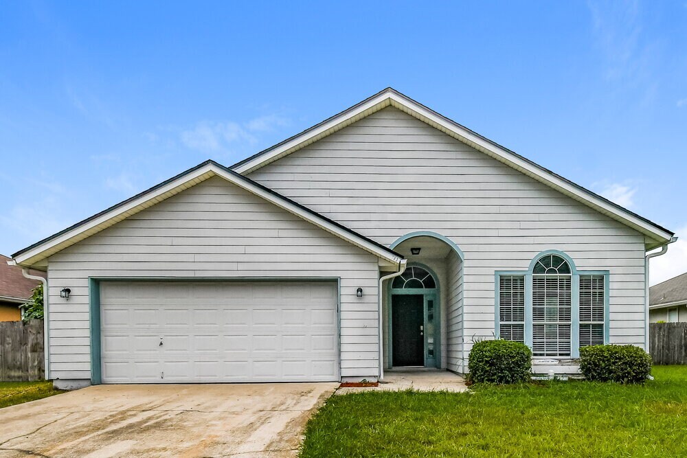 383 Summit Dr in Orange Park, FL - Building Photo