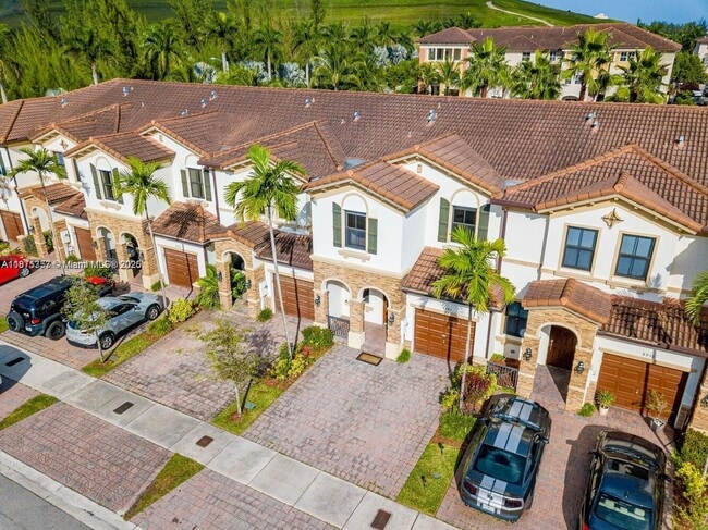 8945 NW 98th Ave in Doral, FL - Building Photo - Building Photo