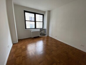 5 AVENUE in New York, NY - Building Photo - Building Photo