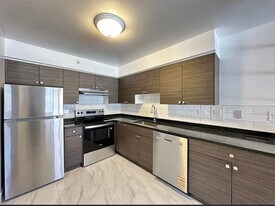 1653 Oakwood Ave, Unit 1639 Oakwwod - THREE Beds in Des Plaines, IL - Building Photo