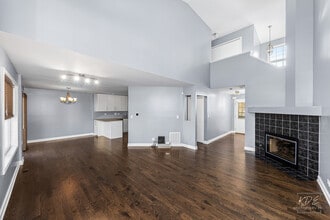 176 Merriford Ln in Roselle, IL - Building Photo - Building Photo