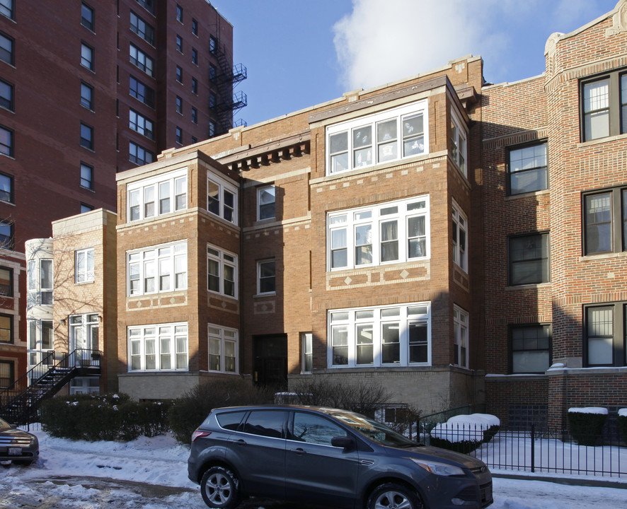 720 W Bittersweet Pl in Chicago, IL - Foto de edificio