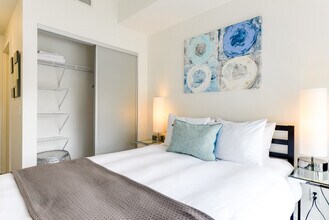 217 Adelaide St W in Toronto, ON - Building Photo - Building Photo