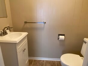 103 Skyview Dr, Unit Apt 1 in Greeneville, TN - Building Photo - Building Photo