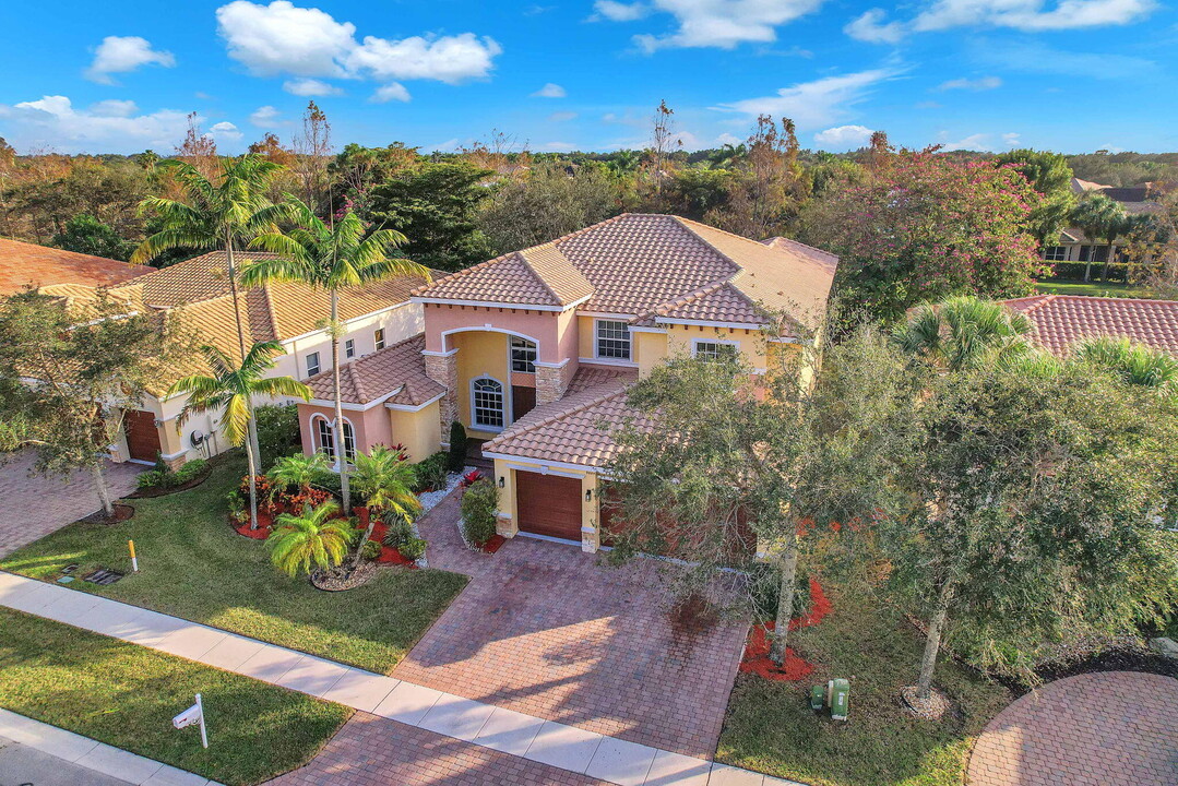 9664 Campi Dr in Wellington, FL - Building Photo