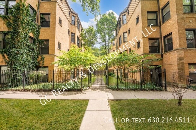 property at 7635 N Greenview Ave