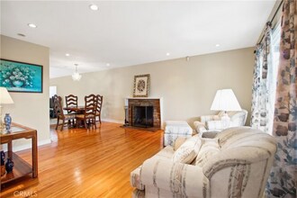 8725 San Antonio Dr in Buena Park, CA - Foto de edificio - Building Photo