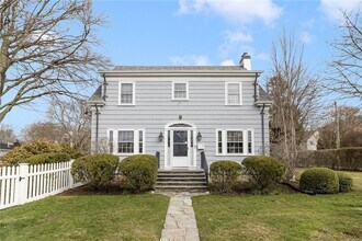 67 Harrison Ave in Newport, RI - Building Photo - Building Photo