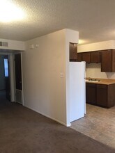 404 S Industrial St, Unit 1 in Lindale, TX - Foto de edificio - Building Photo