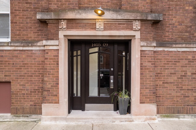 1401-1409 W Rosemont Ave in Chicago, IL - Foto de edificio - Building Photo