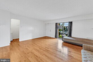 1294 Jefferson Ave in Edgewater Park, NJ - Building Photo - Building Photo