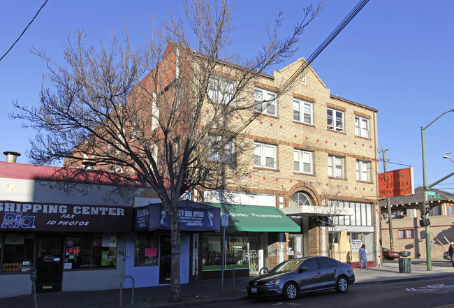 Alpine Apartments in Oakland, CA - Building Photo - Building Photo