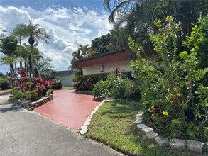 5115 Yellow Pine Ln in Tamarac, FL - Building Photo - Building Photo