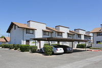 Gardenwood Apartments in Atwater, CA - Foto de edificio - Building Photo