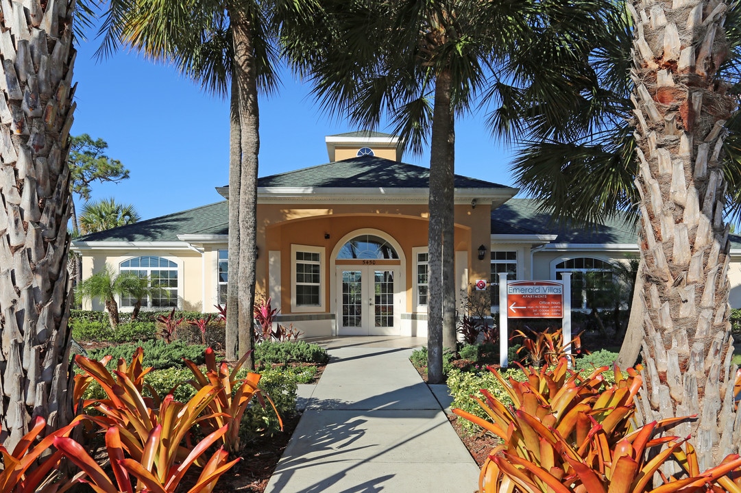 Emerald Villas in Pine Hills, FL - Foto de edificio