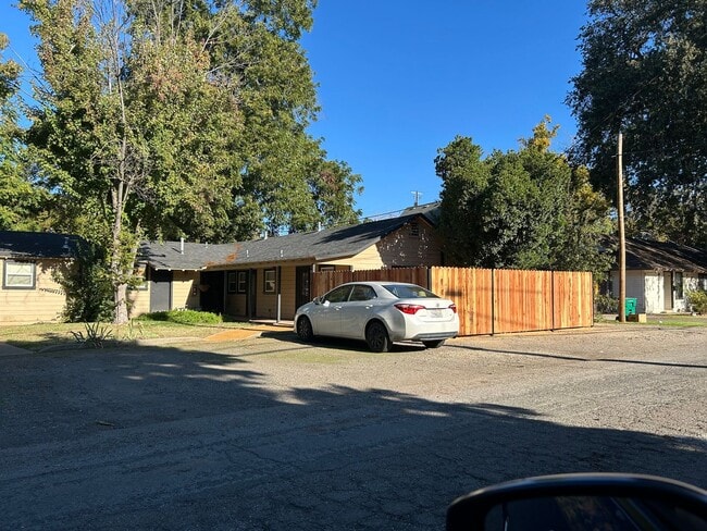 536 W 12th St in Chico, CA - Building Photo - Building Photo