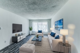 Sterling Troy Apartments in Sterling Heights, MI - Building Photo