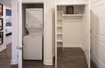 Verge in San Diego, CA - Foto de edificio - Building Photo