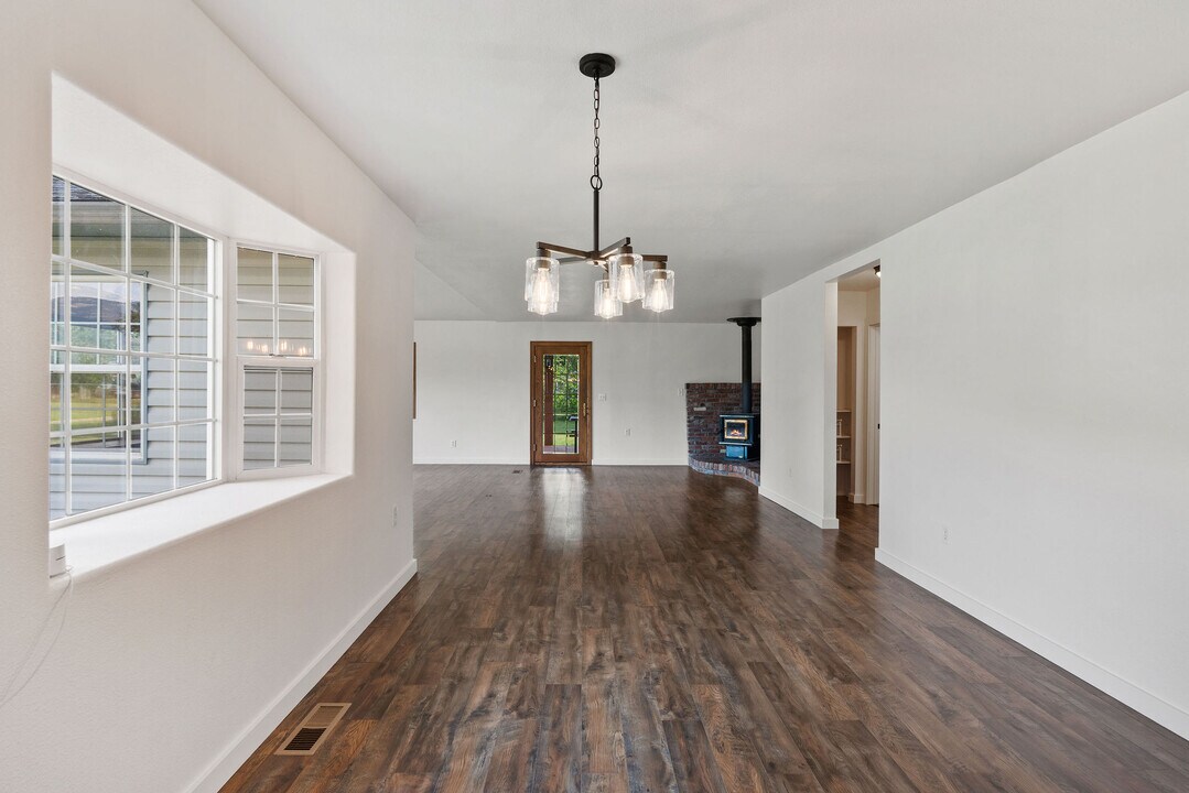 140 Steppe Ln in Columbia Falls, MT - Building Photo
