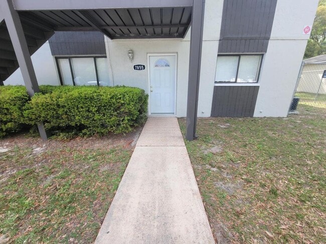 7855 Pinehurst Dr in Spring Hill, FL - Building Photo - Building Photo