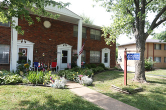 Meadowbrook Apartments and Townhomes in St. Louis, MO - Foto de edificio - Building Photo