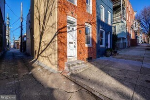 204 S Chester St in Baltimore, MD - Building Photo