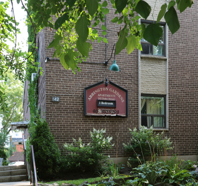 Abbington Gardens in Hamilton, ON - Building Photo