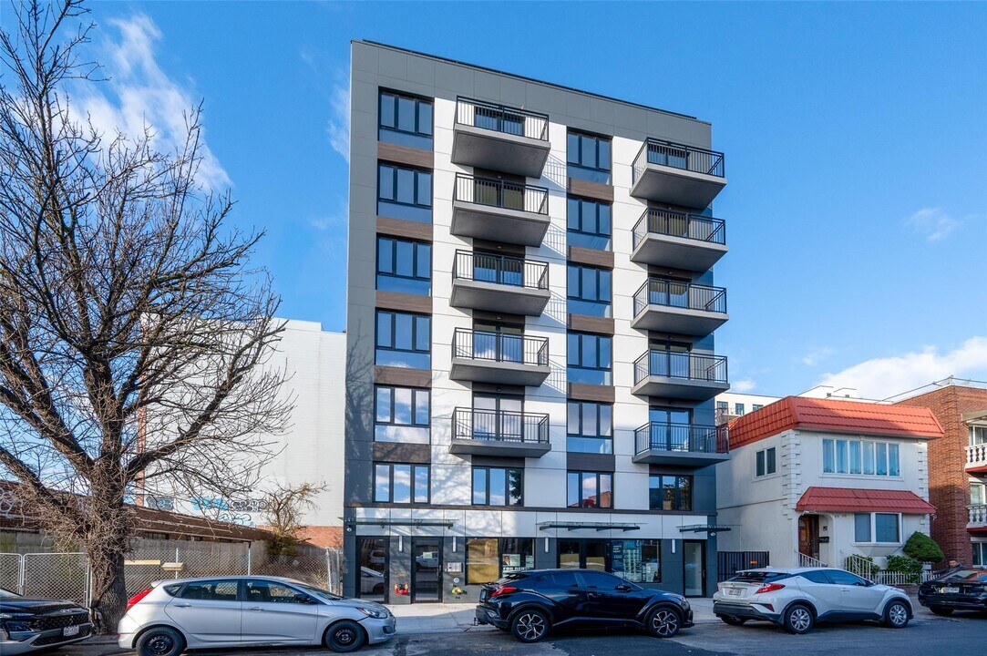 43-34 53rd St in Queens, NY - Building Photo