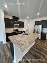 1122 Merlot Hills Ln. in Durham, NC - Foto de edificio - Building Photo
