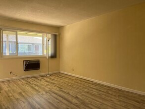 972 Westlynn Way, Unit 4 in Cupertino, CA - Building Photo - Building Photo