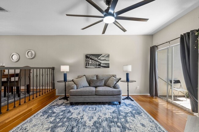 5094 Glenmont Dr in Houston, TX - Foto de edificio - Building Photo