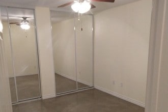21500 Burbank Blvd, Unit 111 in Los Angeles, CA - Building Photo - Building Photo