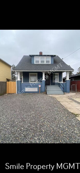 4845 SE 88th Ave in Portland, OR - Foto de edificio