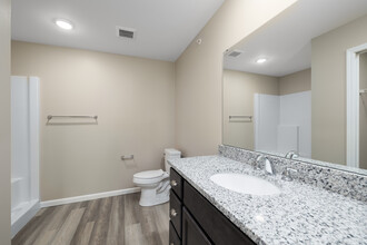 Autumn Leaf Apartment Homes in St. Clair, MO - Building Photo - Interior Photo