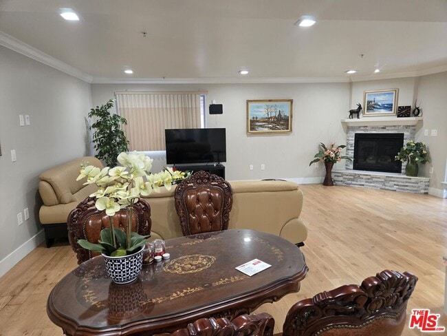 property at 4733 Elmwood Ave