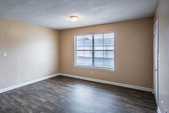 Greenview Estates Apartments in Memphis, TN - Building Photo - Interior Photo