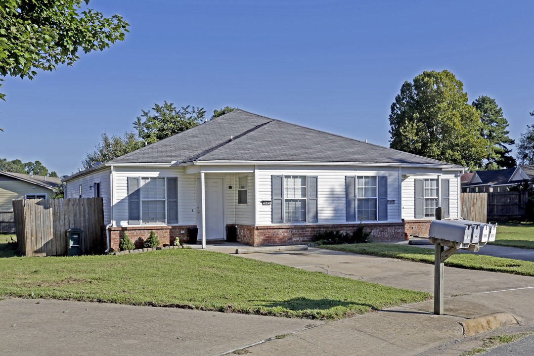 1664-1681 N Linda Jo Pl in Fayetteville, AR - Building Photo