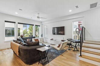 2916 Hawthorne Ave, Unit 7302 in Dallas, TX - Building Photo - Building Photo