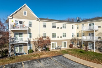 Brookside I & II Senior Apartments in Davenport, IA - Building Photo - Building Photo