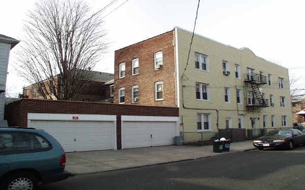 1671 Radcliff Ave in Bronx, NY - Building Photo