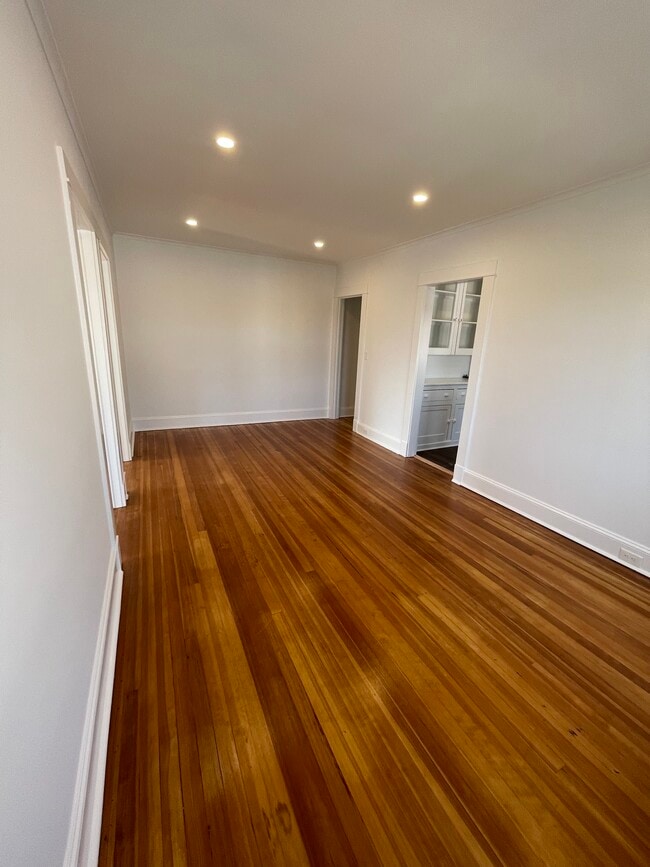 510 Montauk Hwy, Unit 510 UPPER EAST in Eastport, NY - Foto de edificio - Building Photo