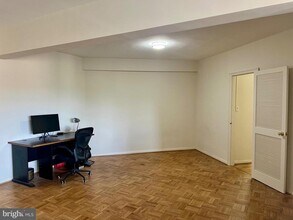 2500 Q St NW in Washington, DC - Building Photo - Building Photo