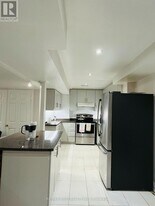 76 Lexington Rd in Brampton, ON - Building Photo