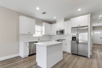 3150 S Cleveland St in Dayton, TX - Building Photo - Building Photo