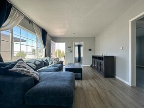 158 W Del Amo Blvd, Unit B in Long Beach, CA - Building Photo - Building Photo