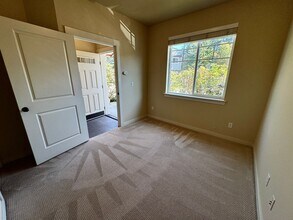 7902 168th Ave NE in Redmond, WA - Building Photo - Building Photo